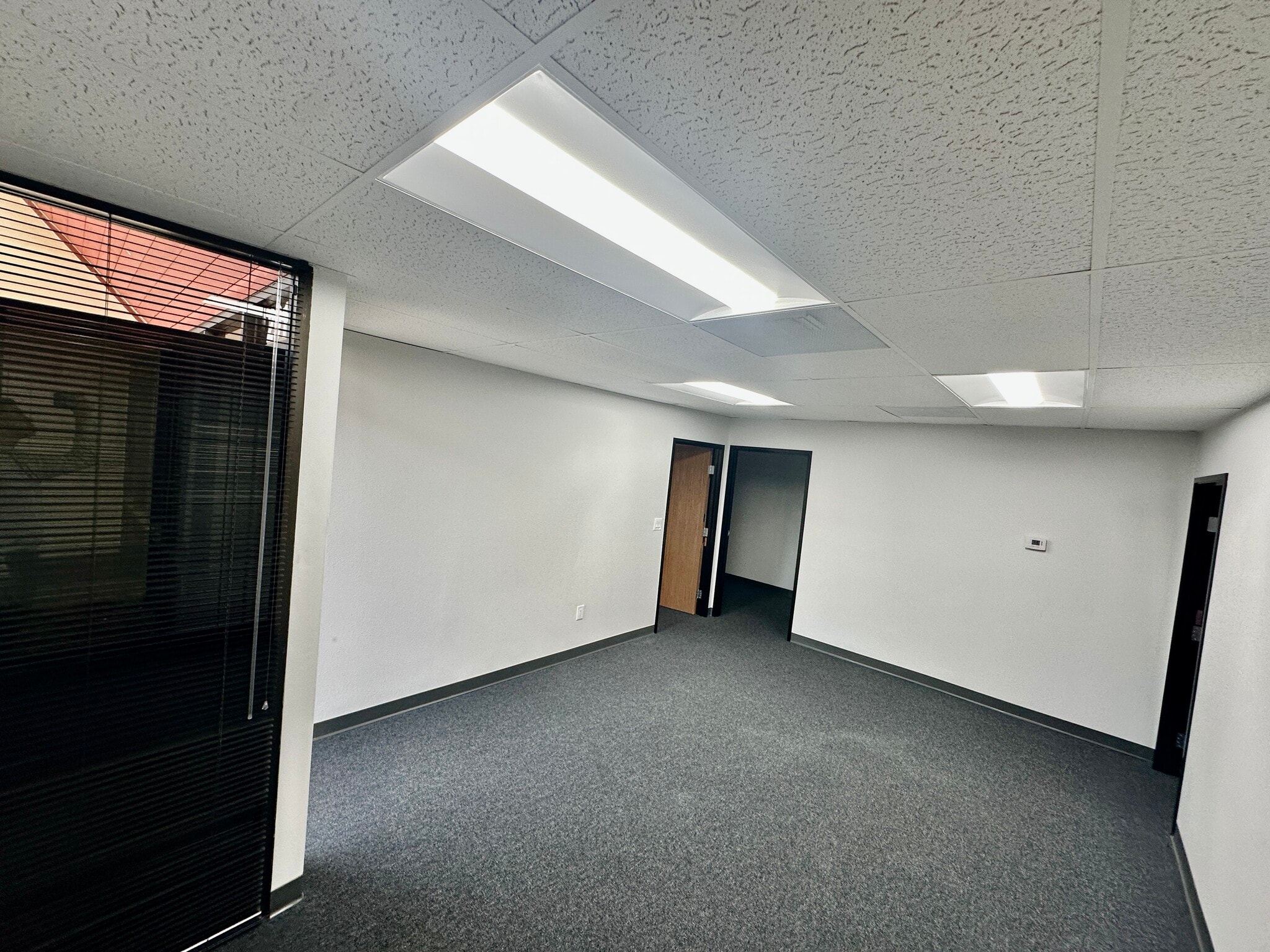 2223-2320 S Fairview St, Santa Ana, CA à louer Photo intérieure– Image 1 sur 9