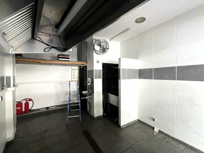 Plus de détails pour Local commercial à louer