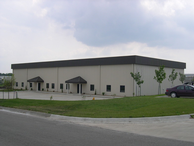 1250 SE Century Dr, Lees Summit, MO à louer - Photo de l’immeuble – Image 1 sur 12