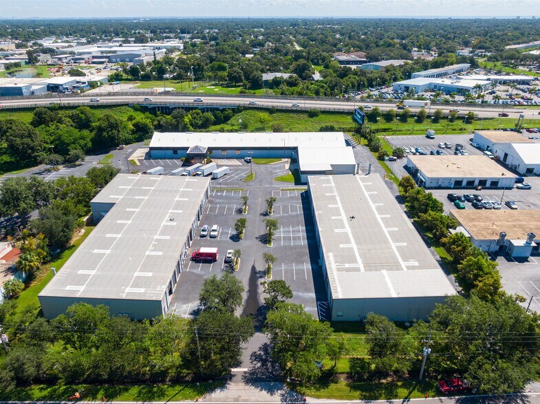 4055 35th St N, Saint Petersburg, FL à louer - Photo de l’immeuble – Image 2 sur 16