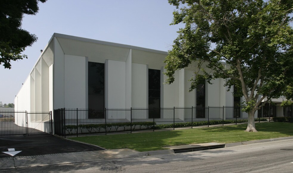 1300 W Artesia Blvd, Compton, CA à louer - Photo de l’immeuble – Image 3 sur 6