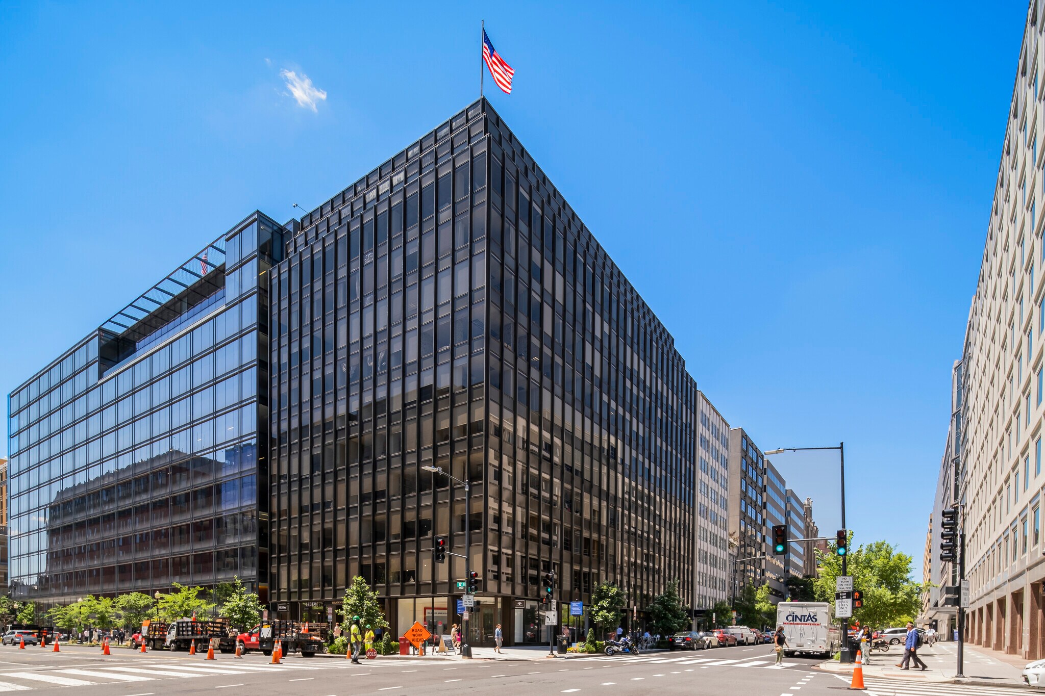 888 17th St NW, Washington, DC à louer Photo de l’immeuble– Image 1 sur 7
