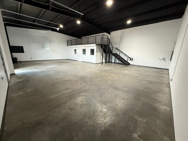 221 Baker Rd, Houston, TX à louer - Photo de l’immeuble – Image 2 sur 4