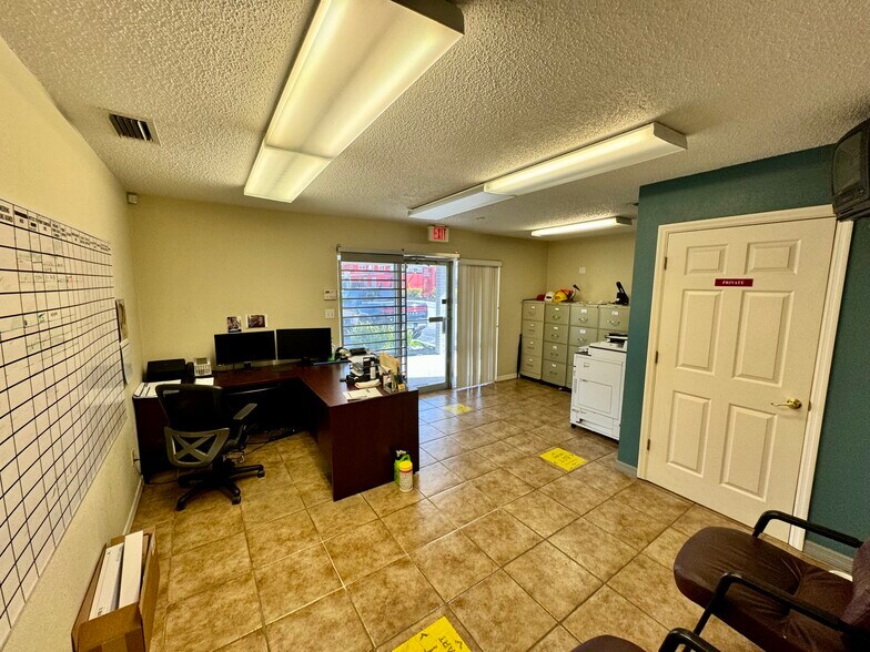 517 Mason Ave, Daytona Beach, FL à louer - Photo de l’immeuble – Image 2 sur 28