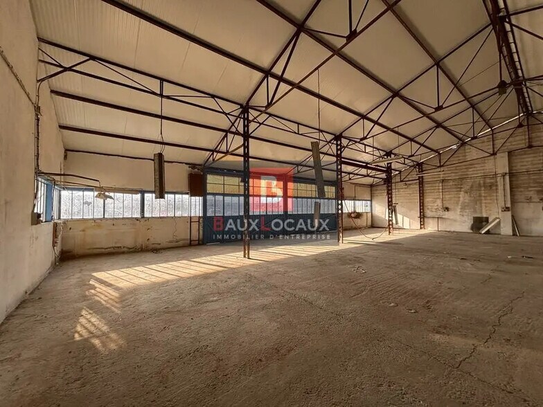 Local commercial dans Châteaurenard à louer - Photo de l’immeuble – Image 2 sur 7