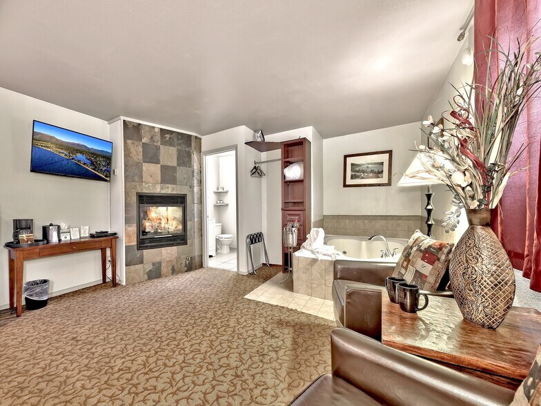 924 Park Ave, South Lake Tahoe, CA à vendre - Photo de l’immeuble – Image 3 sur 11