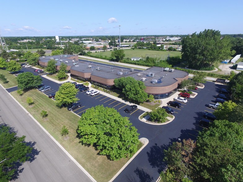 3550 W Salt Creek Ln, Arlington Heights, IL à louer - Aérien – Image 3 sur 9
