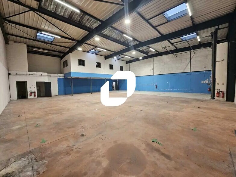 Bureau dans Villepinte à louer - Photo de l’immeuble – Image 1 sur 9