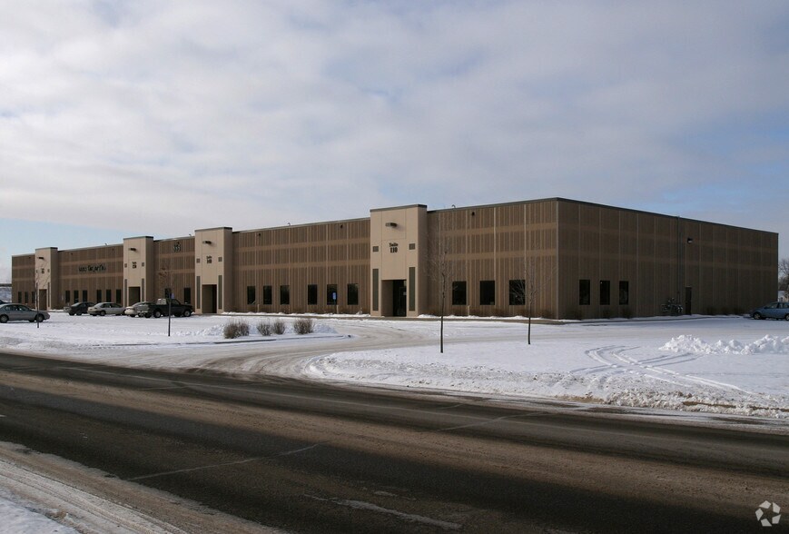 855 Cleveland St S, Cambridge, MN à louer - Photo de l’immeuble – Image 3 sur 7