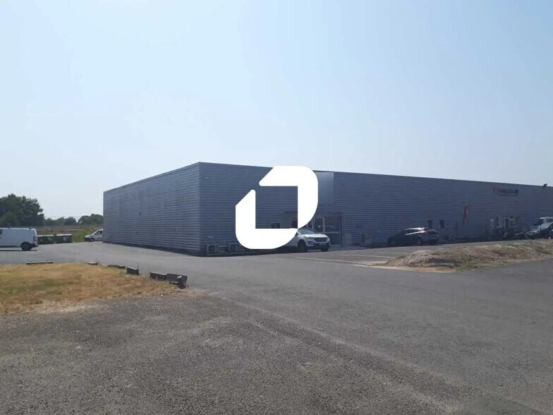 Local d’activités dans Saint-André-de-Cubzac à louer - Photo de l’immeuble – Image 1 sur 9