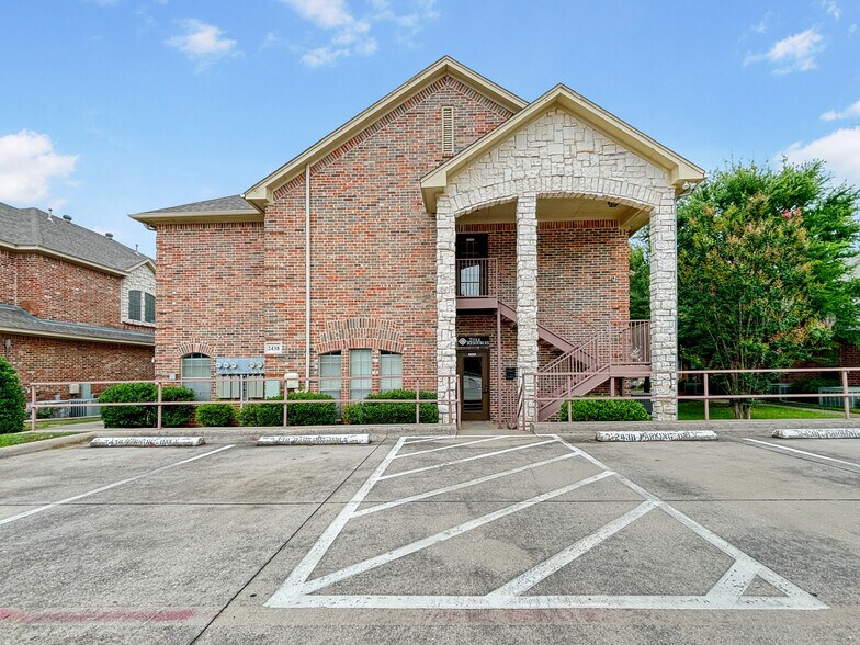 2438 Lillian Miller Pky, Denton, TX à louer - Photo de l’immeuble – Image 1 sur 23