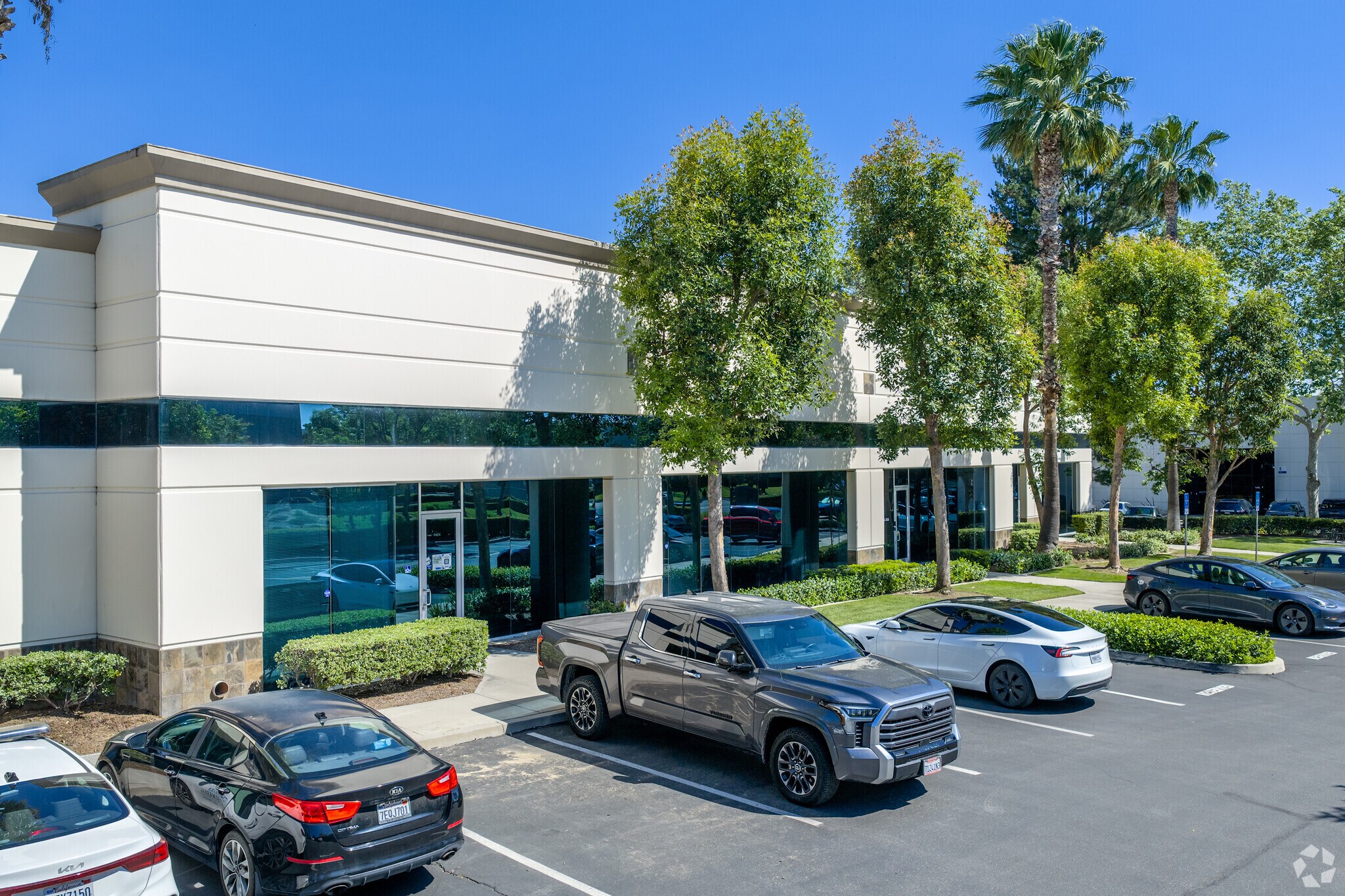 4100 Jurupa St, Ontario, CA à louer Photo principale– Image 1 sur 19