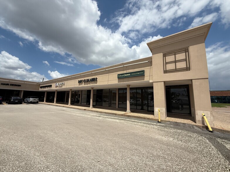 5400 Bellaire Blvd, Bellaire, TX à louer - Photo de l’immeuble – Image 2 sur 7