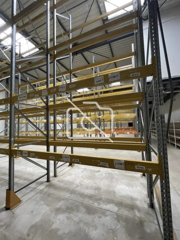 Industriel/Logistique dans Méré à louer Photo intérieure– Image 1 sur 16