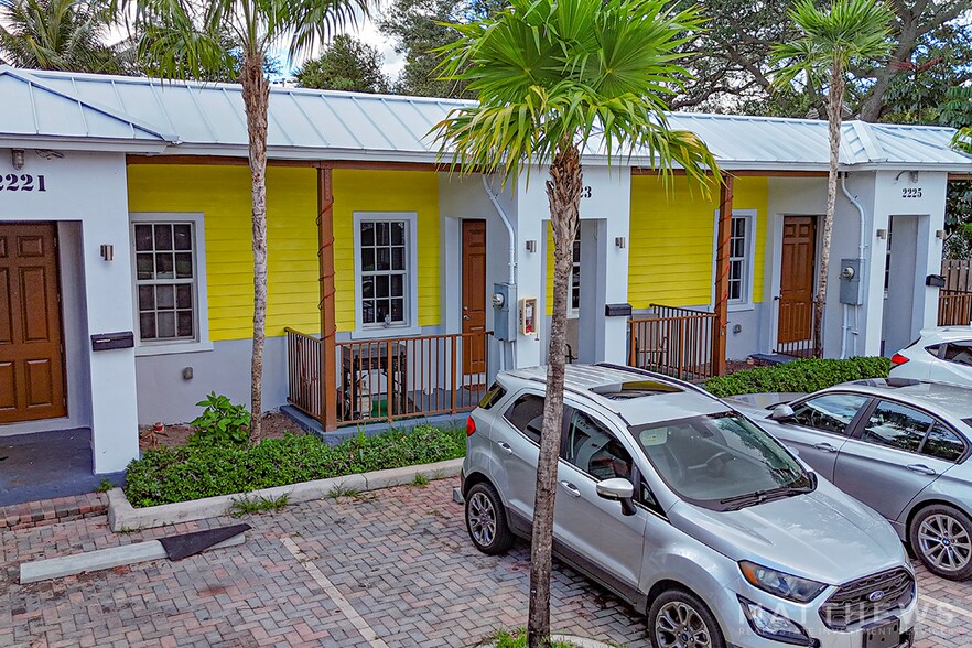 2221,2223, 2225 64th Ave, Hollywood, FL à vendre - Photo de l’immeuble – Image 2 sur 6