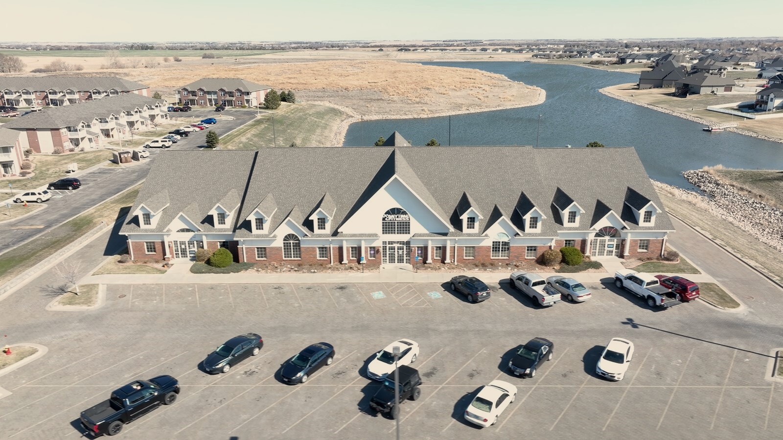 810 E 56th St, Kearney, NE à louer Photo de l’immeuble– Image 1 sur 14