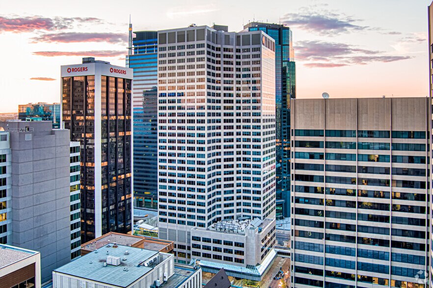 400 4th Ave SW, Calgary, AB à louer - Photo principale – Image 1 sur 7