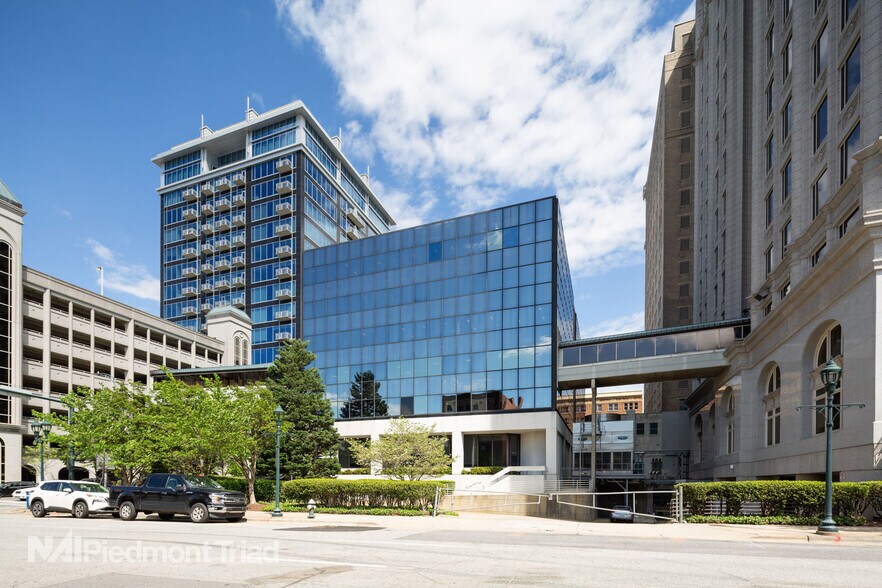 101 W Friendly Ave, Greensboro, NC à louer - Photo principale – Image 1 sur 6