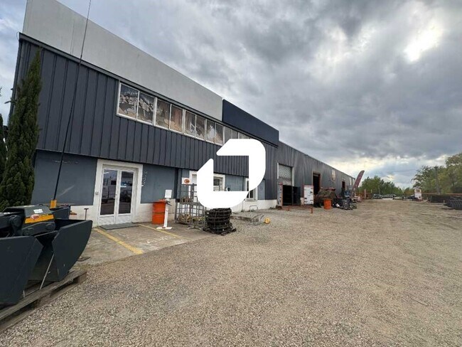 Plus de détails pour Local d’activités à vendre