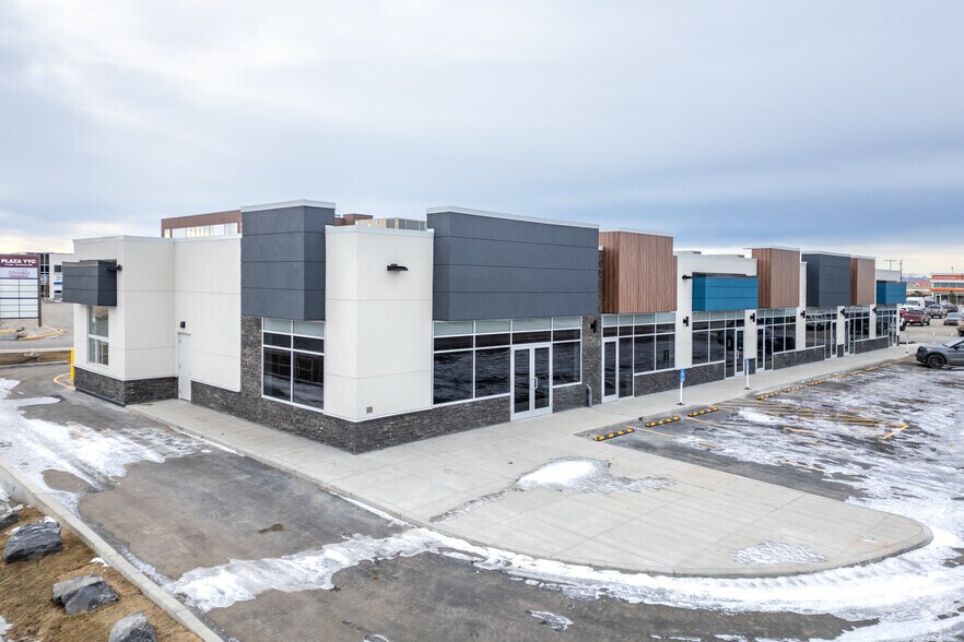 11281 38 St NE, Calgary, AB à louer - Photo principale – Image 1 sur 3