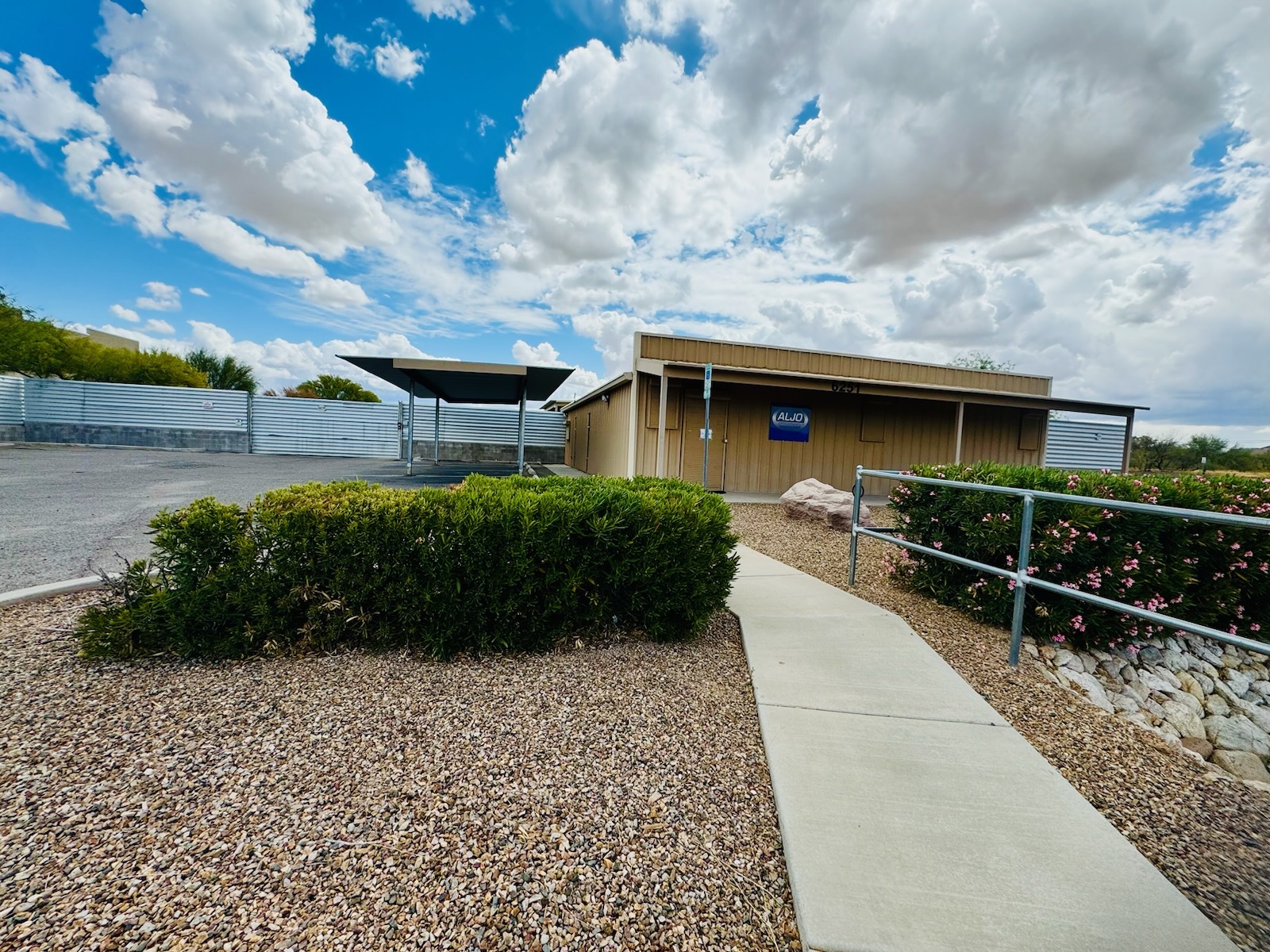 6251 S Tucson Blvd, Tucson, AZ à louer Photo de l’immeuble– Image 1 sur 12