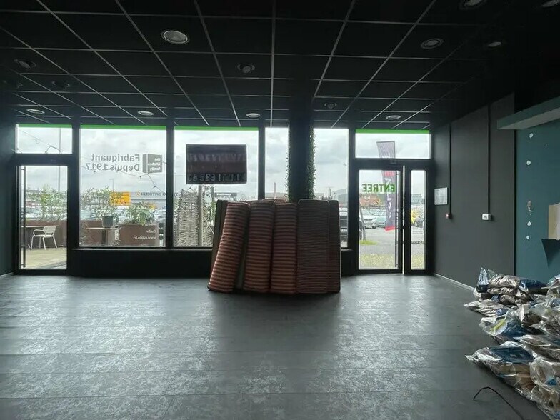 Local commercial dans VILLENAVE-D'ORNON à louer - Photo de l’immeuble – Image 3 sur 5