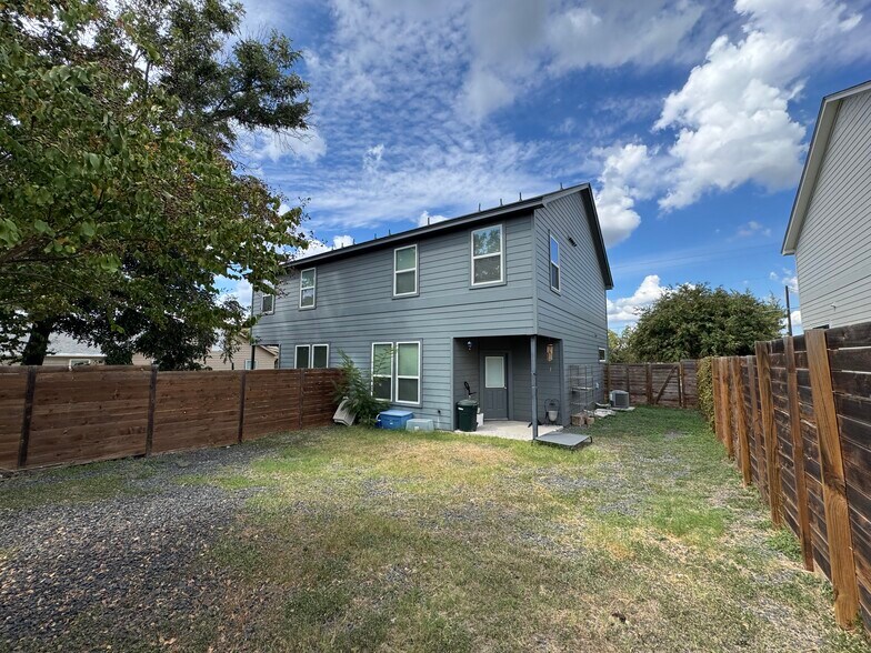 809 Northington St, Burnet, TX à vendre - Photo de l’immeuble – Image 3 sur 7