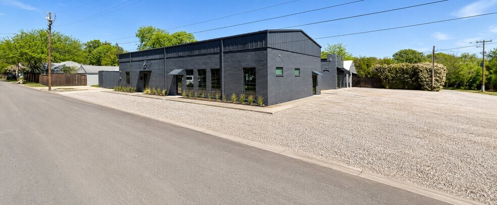 1720 Ocalla Ave, Dallas, TX à louer - Photo de l’immeuble – Image 2 sur 6