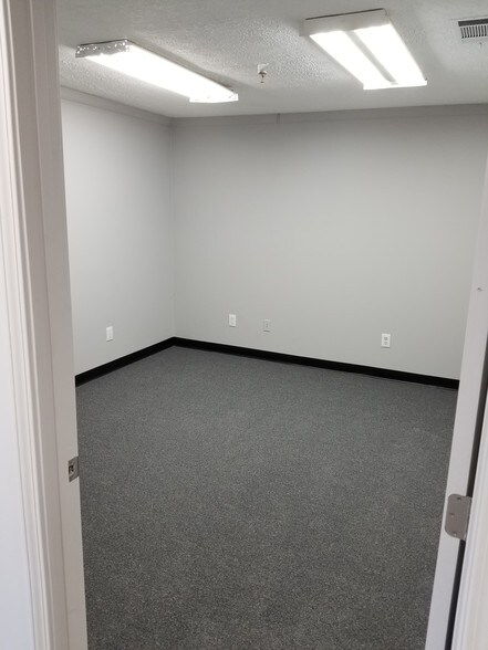 4528 Stonegate Industrial Blvd, Stone Mountain, GA à louer - Photo intérieure – Image 3 sur 15