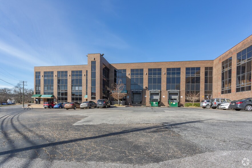 1-208 Azar Ct, Arbutus, MD à louer - Photo de l’immeuble – Image 3 sur 16