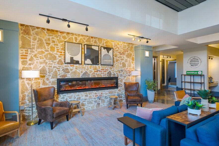 8105 Rasor Blvd, Plano, TX à louer - Photo de l’immeuble – Image 2 sur 43