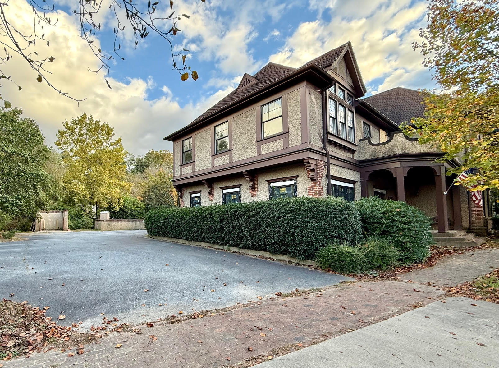 12 All Souls Cres, Asheville, NC à vendre Photo principale– Image 1 sur 10