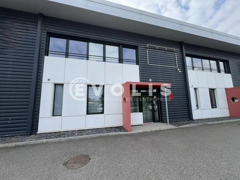 13 Rue De Savoie, Saint-Quentin-Fallavier à louer - Photo de l’immeuble – Image 3 sur 27