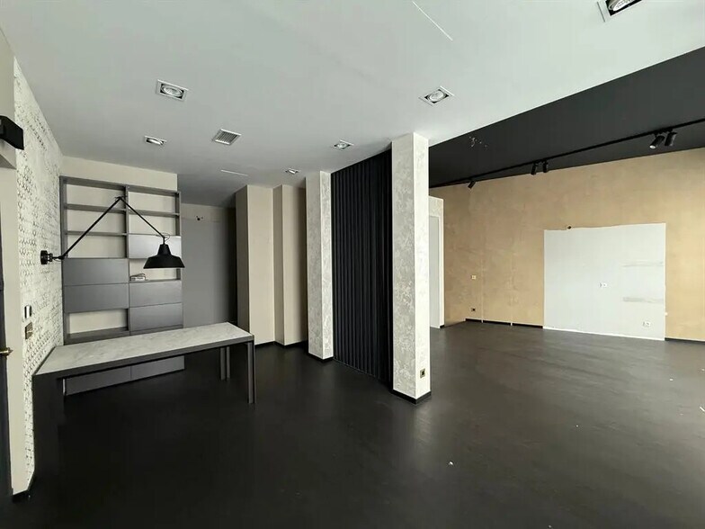 Local commercial dans Paris à louer - Photo de l’immeuble – Image 3 sur 9