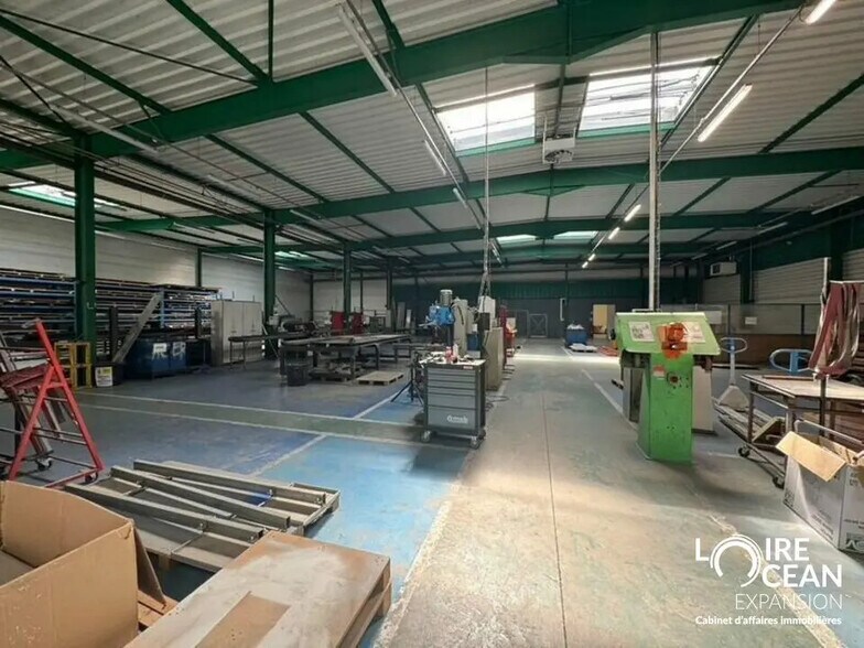 Local d'activités dans Bouaye à vendre - Photo de l’immeuble – Image 1 sur 10