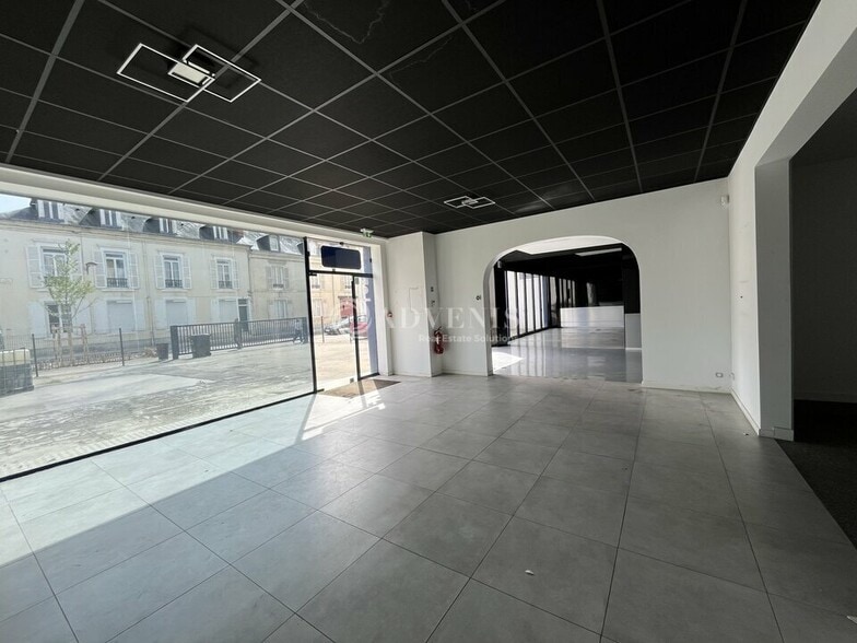 Local commercial dans Le Mans à louer - Photo de l’immeuble – Image 2 sur 3