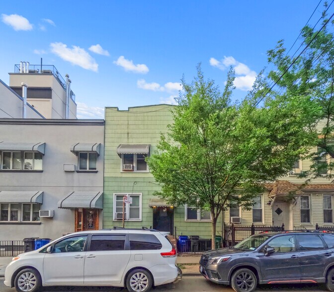 4-79 Woodward Ave, Ridgewood, NY à vendre - Photo de l’immeuble – Image 2 sur 7