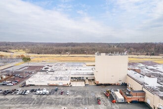 122 Mill Rd, Oaks, PA à louer Photo de l’immeuble– Image 2 sur 5