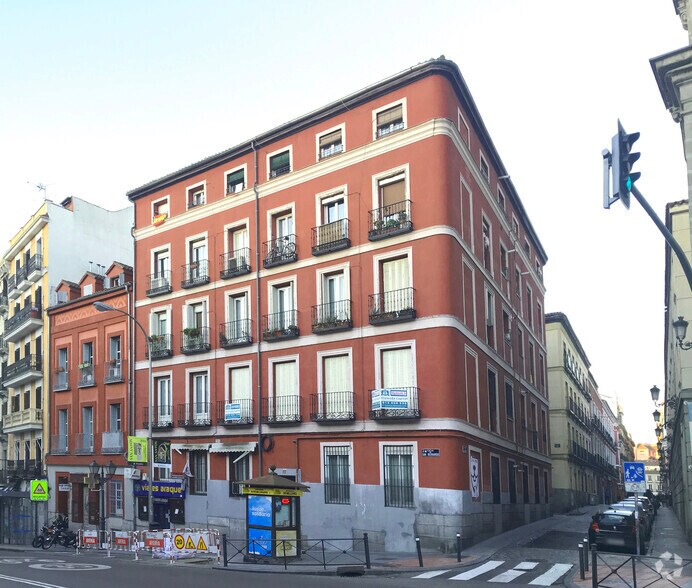 Immeuble residentiel dans Madrid, Madrid à vendre - Photo de l’immeuble – Image 2 sur 2