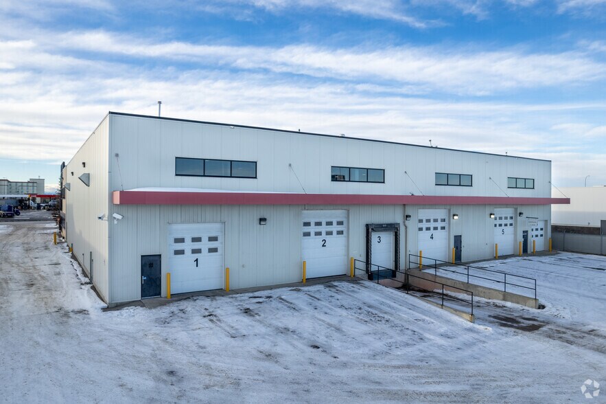 11510 40th St SE, Calgary, AB à vendre - Photo de l’immeuble – Image 2 sur 8