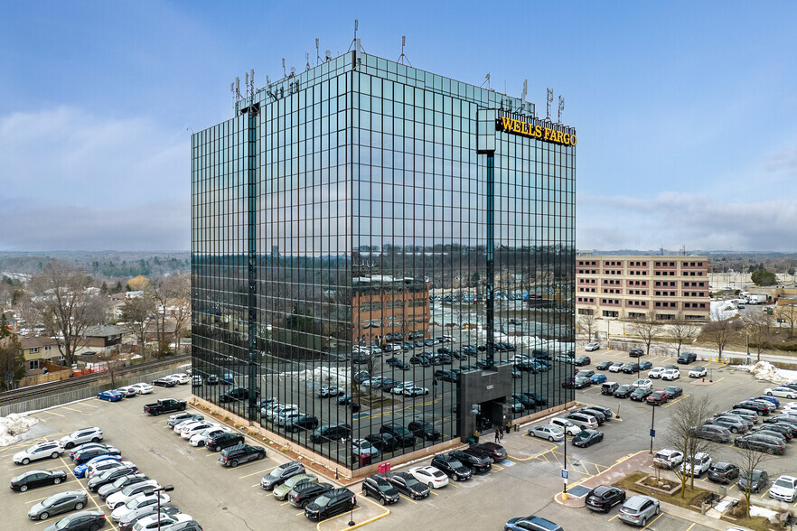1290 Central Pky W, Mississauga, ON à louer - Photo de l’immeuble – Image 3 sur 50