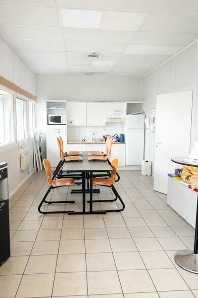 Bureau dans Fleury-les-Aubrais à louer - Photo de l’immeuble – Image 3 sur 5