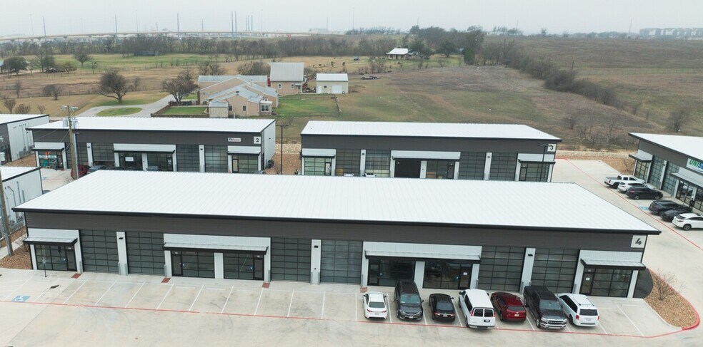 19832 Panther Dr, Pflugerville, TX à louer - Photo de l’immeuble – Image 2 sur 32