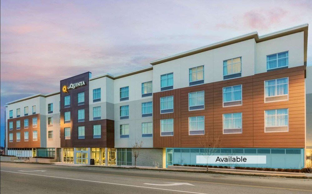 2321 Troost Ave, Kansas City, MO à louer Photo de l’immeuble– Image 1 sur 10