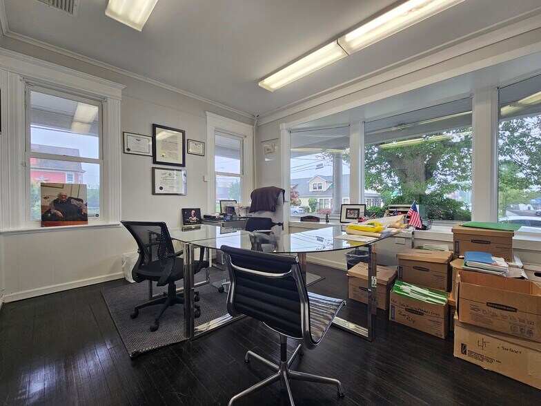 154 Franklin Pl, Woodmere, NY à louer - Photo de l’immeuble – Image 2 sur 8