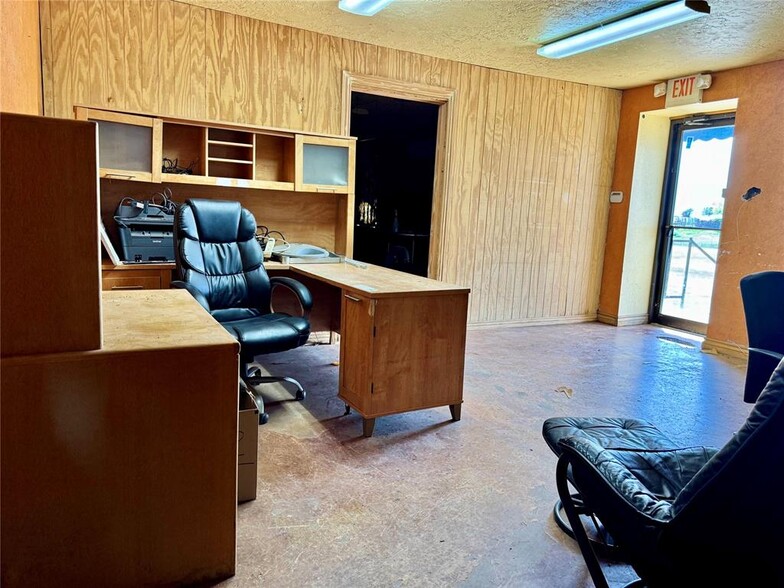 131 E Cardinal St, Pocasset, OK à vendre - Hall d’entrée – Image 2 sur 10