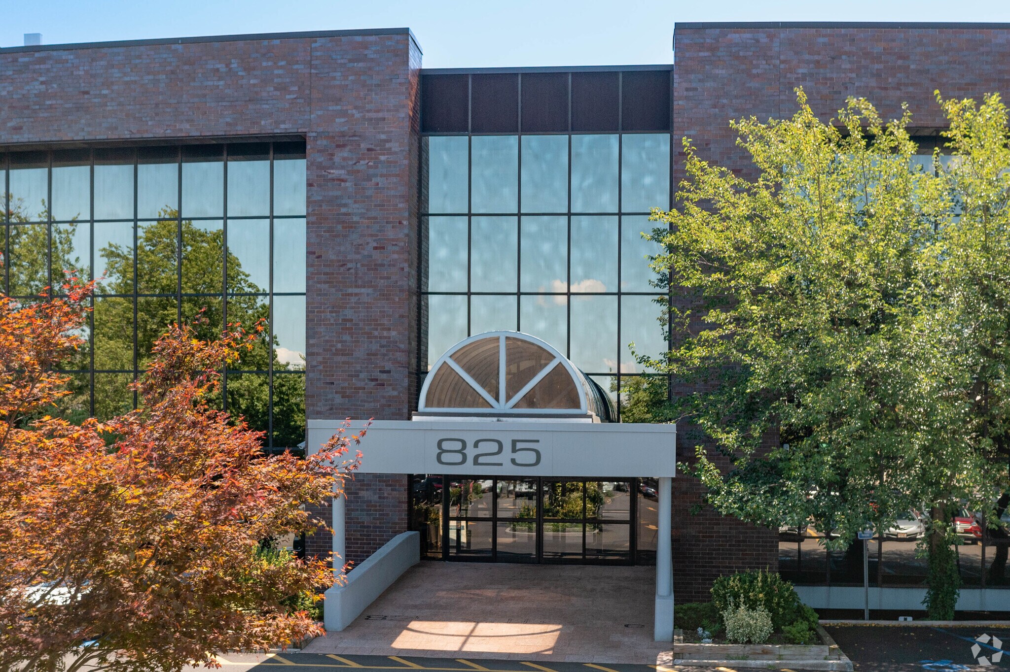 825 E Gate Blvd, Garden City, NY à louer Photo principale– Image 1 sur 9