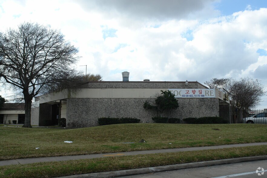 5850-5880 Ranchester Dr, Houston, TX à louer - Photo de l’immeuble – Image 2 sur 3