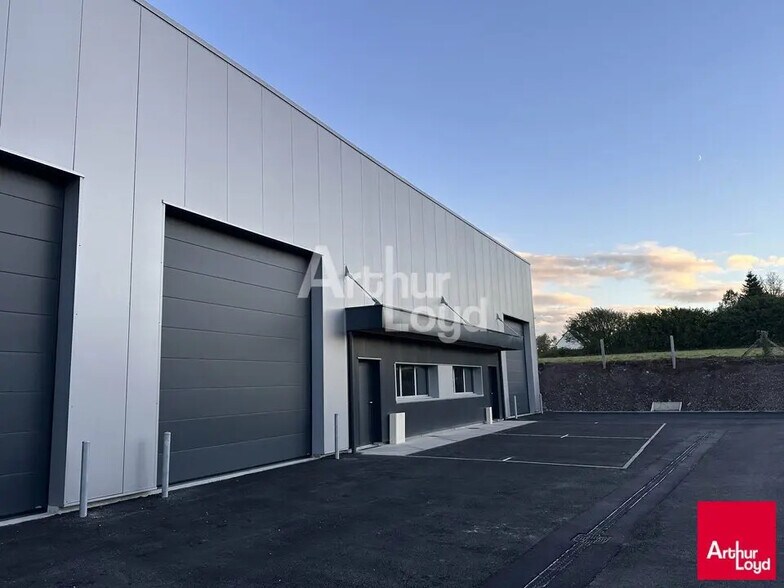 Local d'activités dans Laillé à vendre - Photo de l’immeuble – Image 2 sur 5