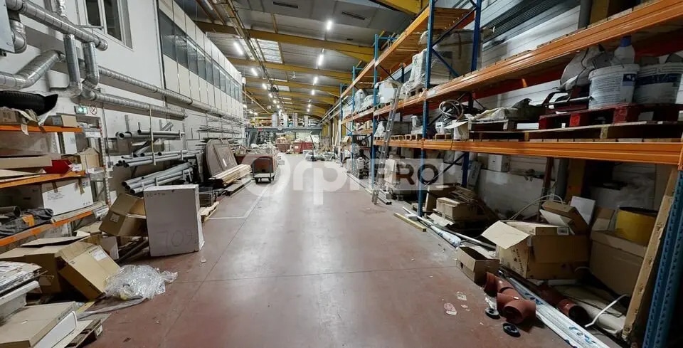 Local d’activités dans Vénissieux à louer - Photo intérieure – Image 2 sur 6